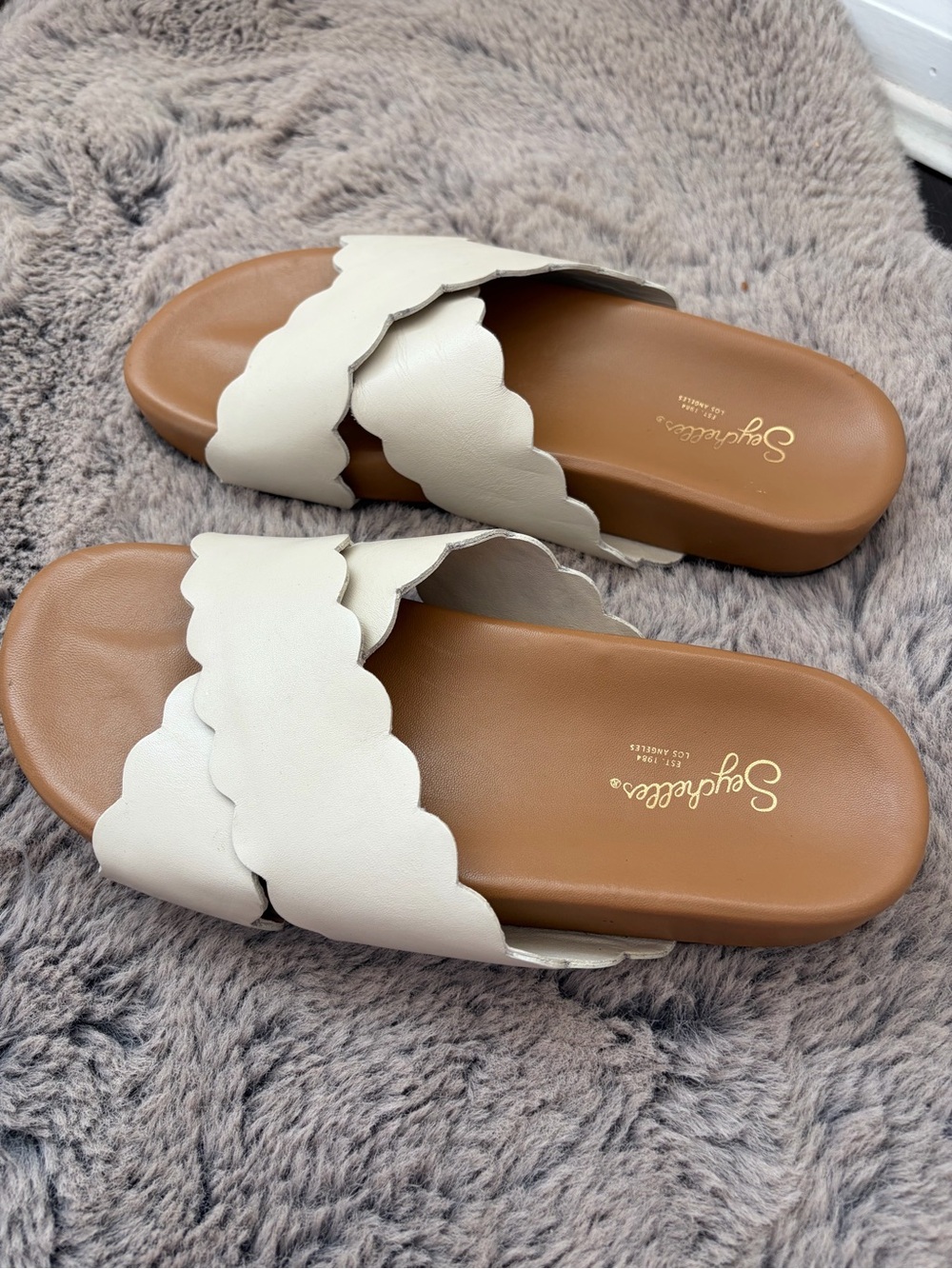 Seychelles Odie White Leather Scalloped Slide Sandals - Picture 4 of 6
